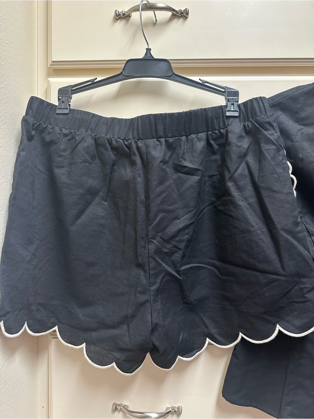 Boutique Sunday Edition Black Scallop-Trim Set - Picture 8 of 9